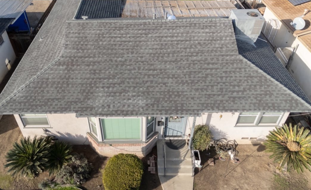 Professional roofing service in Bakersfield